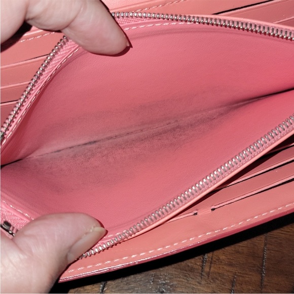 Limited Edition & Authentic Louis Vuitton Reyeur Poppy Petal patent wallet - Picture 10 of 11